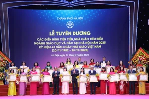 Thành phố Hà Nội tuyên dương các nhà giáo tiêu biểu năm 2025.