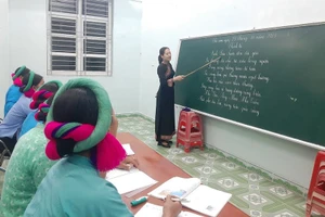 Lớp học xóa mù chữ ở xã miền núi Hoành Mô hồi cuối năm 2023.
