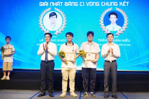 Lê Trọng Khôi và Trần Xuân Hiếu giành giải Nhất Hội thi Tin học trẻ toàn quốc lần thứ 31.