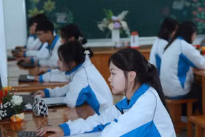 Học sinh Trường THPT chuyên Sơn Tây trong giờ học.