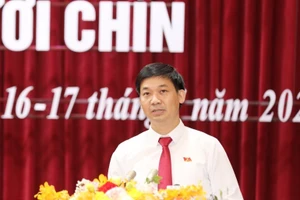 Ông Nguyễn Văn Công, tân Phó Chủ tịch UBND tỉnh Quảng Ninh phát biểu nhận nhiệm vụ. Ảnh: Đỗ Phương