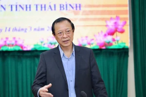 Thứ trưởng Phạm Ngọc Thưởng phát biểu tại buổi làm việc.