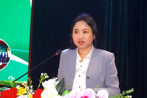 Bà Hà Thị Thu Phương, Phó Giám đốc Sở GD&ĐT Thái Bình phát biểu tại hội thảo.