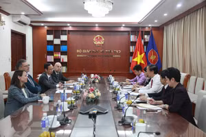 Quang cảnh buổi làm việc.