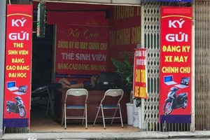 Nhiều học sinh, sinh viên là nạn nhân của các tiệm cầm đồ. Ảnh minh họa.