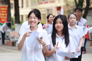 Học sinh dự thi vào lớp 10 tại Hà Nội.