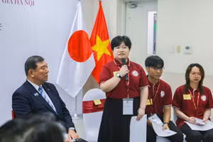 Thủ tướng Nhật Bản Ishiba Shigeru giao lưu với sinh viên Trường Đại học Việt Nhật.