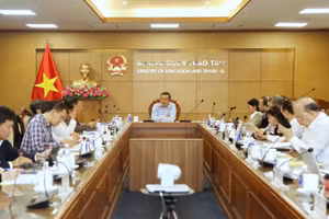 Thứ trưởng Nguyễn Văn Phúc chủ trì phiên họp.