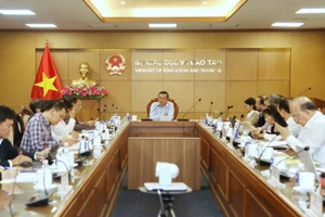 Thứ trưởng Nguyễn Văn Phúc chủ trì phiên họp.