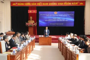 Thứ trưởng Bộ GD&ĐT Lê Quân chủ trì phiên họp.