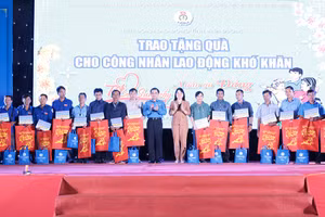 Công nhân được tặng quà tết ý nghĩa 