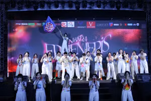 Các tiết mục mãn nhãn, mang đậm dấu ấn của học sinh Trường THPT chuyên Hà Nội - Amsterdam.