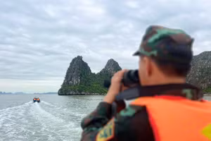 Lực lượng của Bộ Chỉ huy quân sự tỉnh Quảng Ninh tuần tra trên vịnh Hạ Long ngày 6/8.