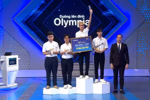 Anh Minh giành vòng nguyệt quế.