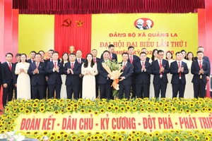 Ban Chấp hành Đảng bộ xã Quảng La, nhiệm kỳ 2025-2030 ra mắt tại Đại hội.