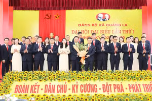 Ban Chấp hành Đảng bộ xã Quảng La, nhiệm kỳ 2025-2030 ra mắt tại Đại hội.