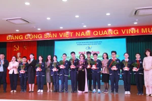 Phòng GD&ĐT quận Hoàn Kiếm (Hà Nội) phát động phong trào thi đua Sáng - Xanh - Sạch - Đẹp ngành Giáo dục và Đào tạo thành phố Hà Nội.