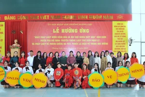 Lễ hưởng ứng ngày Pháp luật Việt Nam tại Trường THCS Linh Đàm.