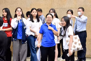 Học sinh dự thi vào lớp 10 Trường THPT chuyên Khoa học xã hội và Nhân văn năm học 2025-2026.