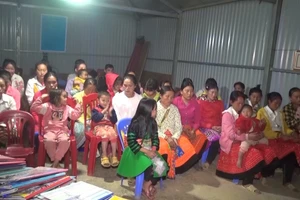 Lớp học xóa mù chữ tại bản Làng Chếu.