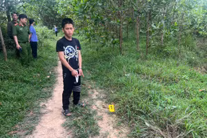 Nguyễn Thế Bảo thực nghiệm lại hiện trường.