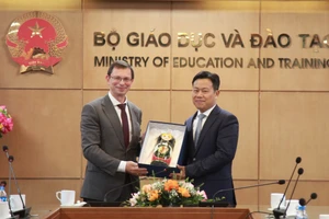 Thứ trưởng Lê Quân tiếp ông Anisimov Nikita.