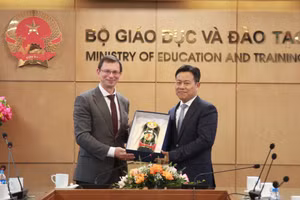 Thứ trưởng Lê Quân tiếp ông Anisimov Nikita.