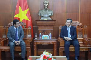 Thứ trưởng Bộ GD&ĐT Nguyễn Văn Phúc tiếp ông Mansour Ali Saeed Bajash - Thứ trưởng Bộ Ngoại giao và kiều dân Yemen.