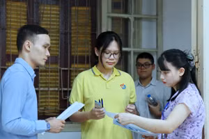 Thí sinh dự thi môn Ngữ văn - sáng 26/6. Ảnh có tính chất minh họa.