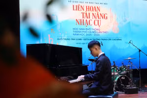 Một tiết mục được trình diễn tại liên hoan.