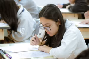 Học sinh Hà Nội làm bài kiểm tra khảo sát.