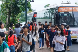 Học sinh thi vào lớp 10 Trường THPT Khoa học Giáo dục.