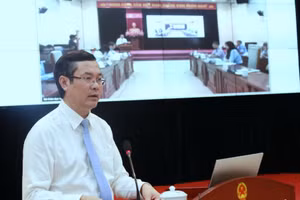 Thứ trưởng Bộ GD&ĐT Nguyễn Văn Phúc phát động phong trào thi đua.