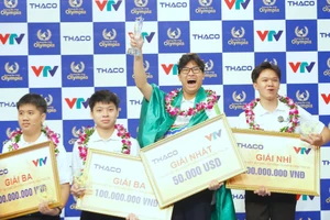 Chàng trai 'siêu dễ thương' mang vòng nguyệt quế Olympia về Hà Nội
