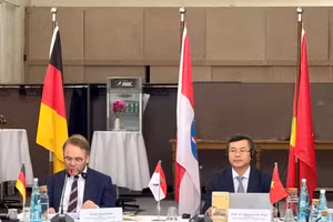 Thứ trưởng Nguyễn Văn Phúc và ông Timon Gremmels chủ trì phiên họp.