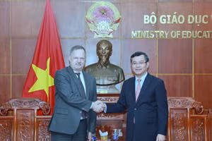 Thứ trưởng Nguyễn Văn Phúc tiếp ông Mikhail Gordin.