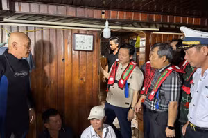 Phó Thủ tướng Trần Hồng Hà đến hiện trường chỉ đạo công tác cứu hộ, cứu nạn.