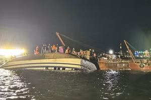 Lực lượng chức năng vẫn đang tìm kiếm nạn nhân mất tích.