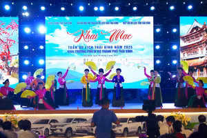 Tiết mục nghệ thuật tại lễ khai mạc.