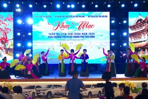 Tiết mục nghệ thuật tại lễ khai mạc.