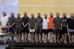 Nhóm thanh thiếu niên bị tạm giữ.