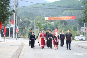 Cử tri Quảng Ninh đi bỏ phiếu.