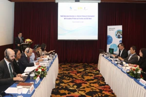 Quang cảnh cuộc họp.