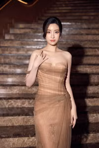 ĐỖ MỸ LINH -TRƯỞNG BAN GIÁM KHẢO (3).jpg