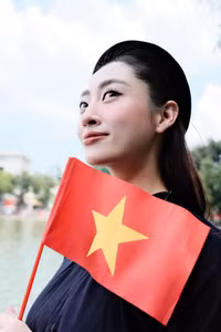 luong-thuy-linh-1.jpg