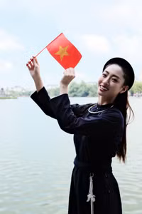 luong-thuy-linh-2.jpg