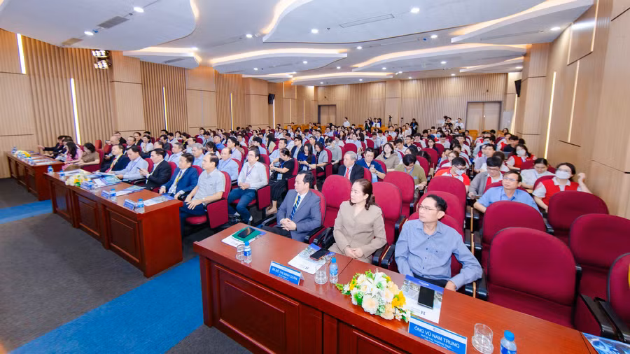 Các đại biểu tham dự hội thảo. Ảnh: HIU.