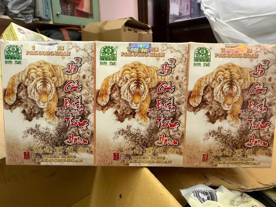 Thuốc đông y giả của Nguyễn Duy Hiển và đồng phạm sản xuất. (Ảnh: Công an TPHCM).