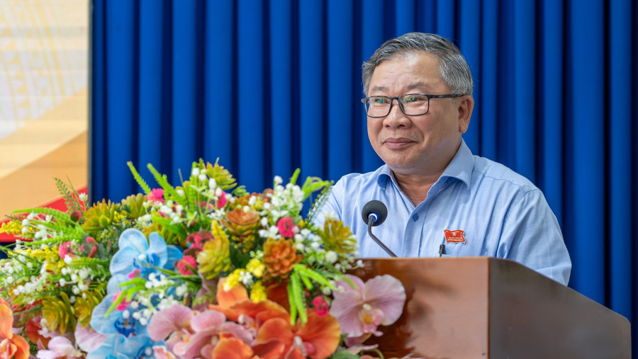 TS Hà Thúc Viên chia sẻ chương trình hành động trước các cử tri. Ảnh: Hoàng Hải.