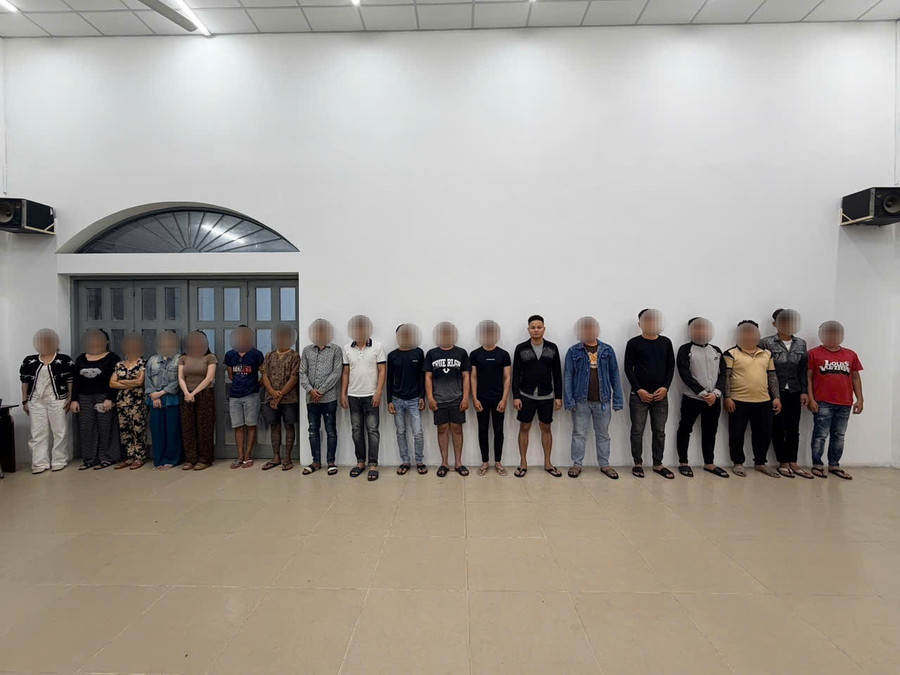 Những thanh niên liên quan vụ hỗn chiến ở xã Hóc Môn. (Ảnh: Công an TPHCM).